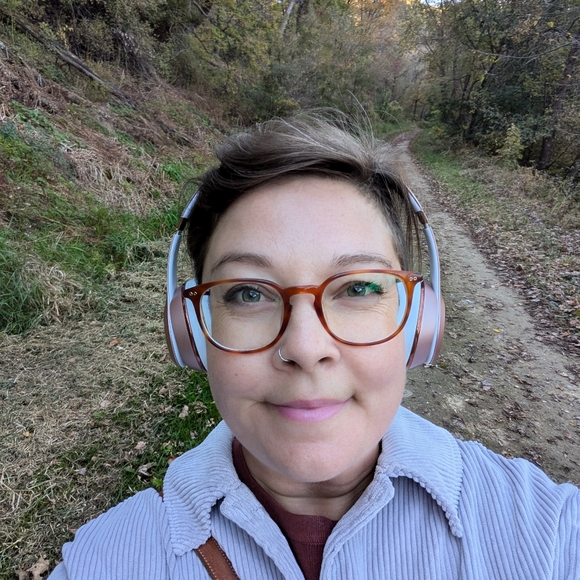 Meet your Posher, Paige - Picture 2 of 4